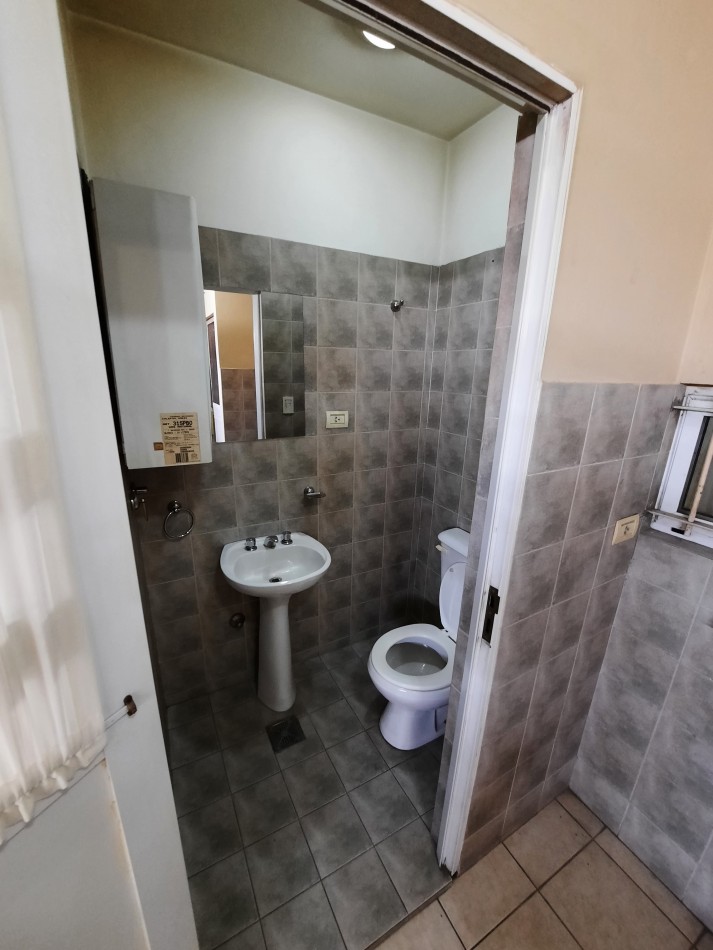 Duplex semiamoblado de 2 dormitorios con cochera en Pavon y Savio