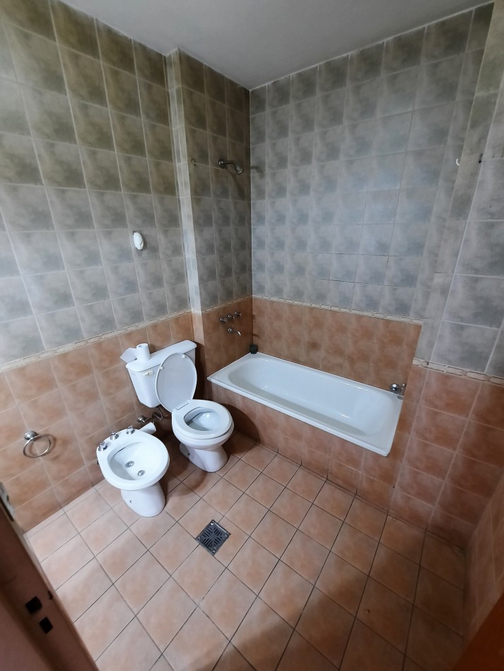 Duplex semiamoblado de 2 dormitorios con cochera en Pavon y Savio