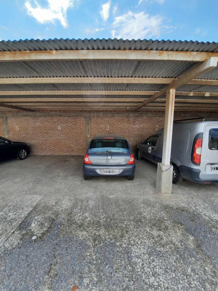 Duplex semiamoblado de 2 dormitorios con cochera en Pavon y Savio