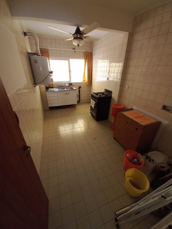 Departamento de dos dormitorios con cochera en Pellegrini 303