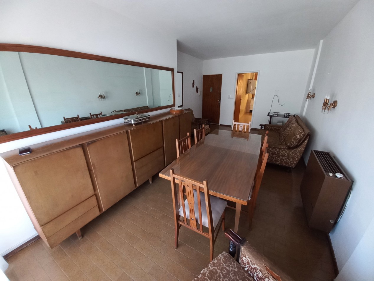 Departamento de dos dormitorios con cochera en Pellegrini 303