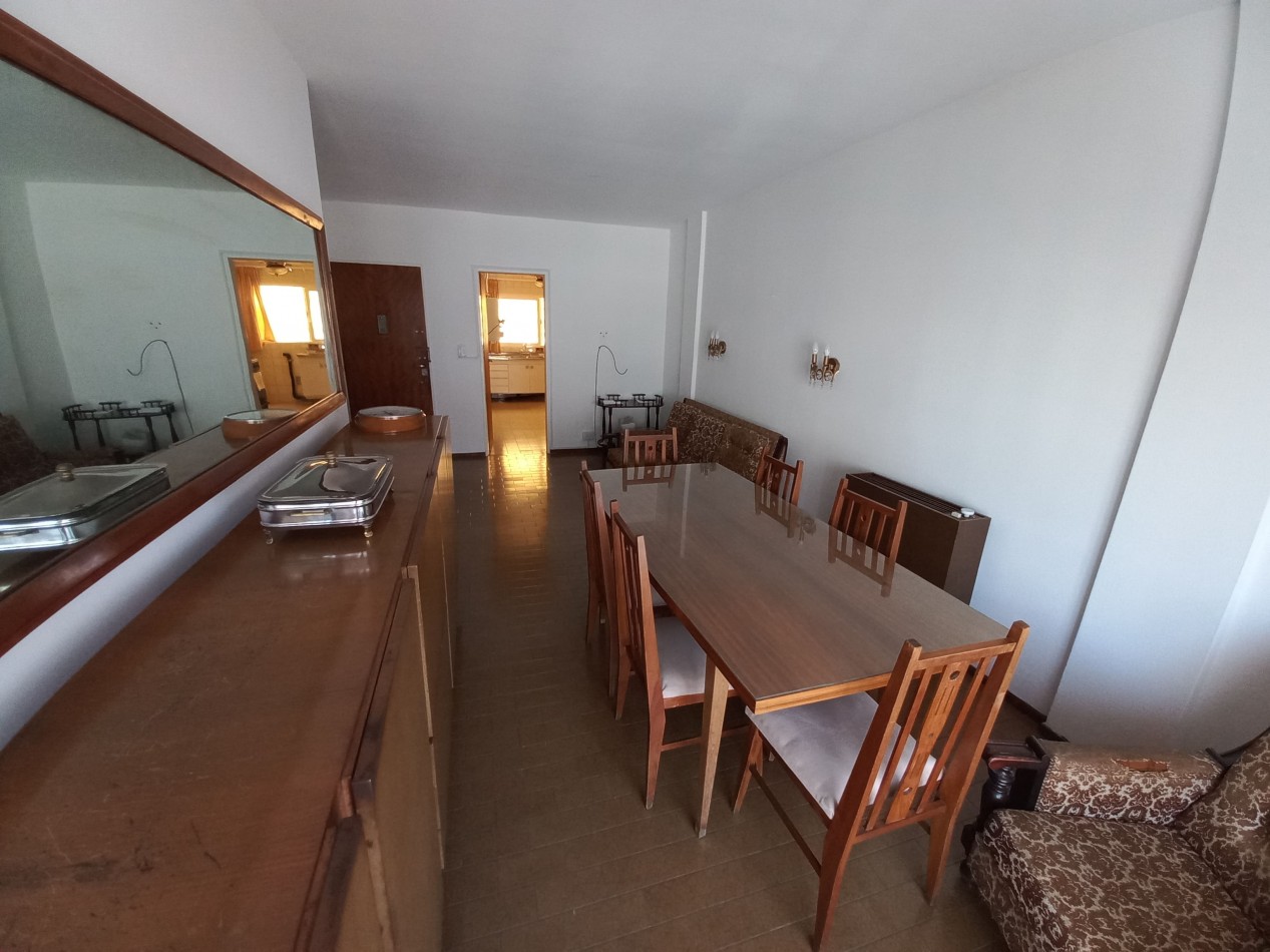 Departamento de dos dormitorios con cochera en Pellegrini 303