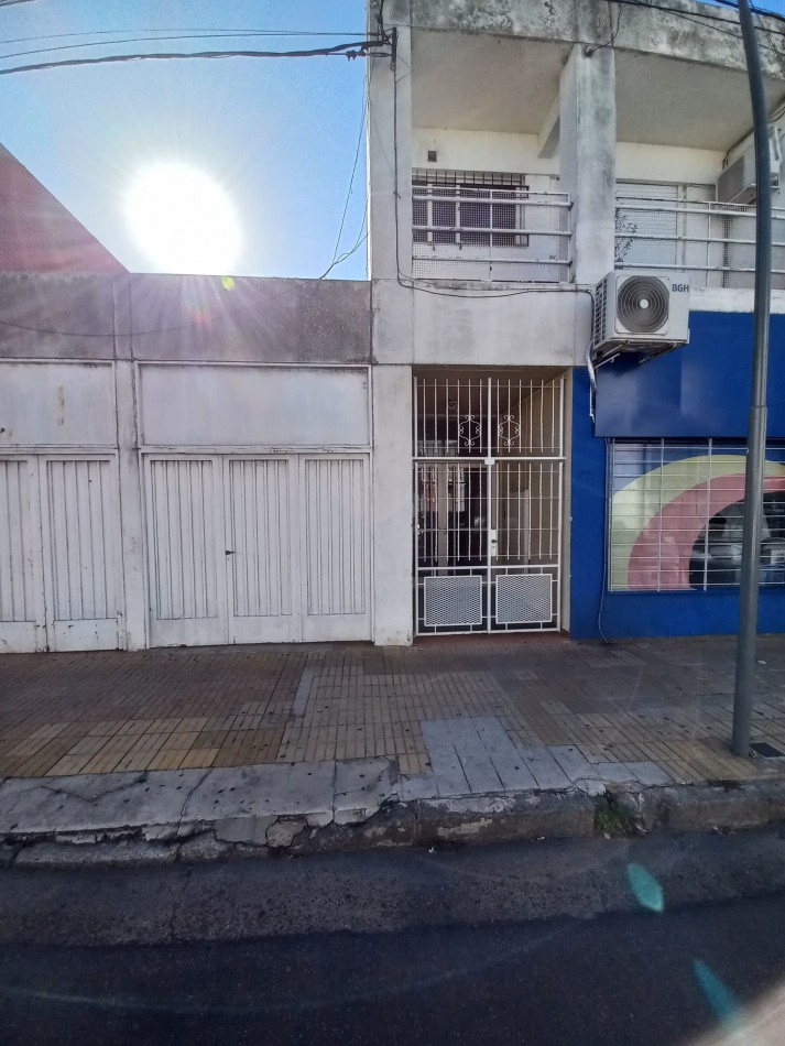 Departamento de dos dormitorios con cochera en Pellegrini 303