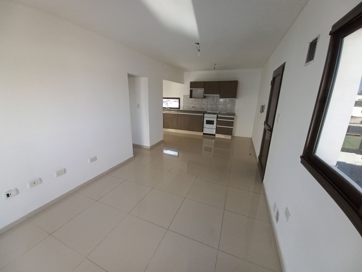 Depto. de 1 dormitorio y cochera en Juan B Justo 668
