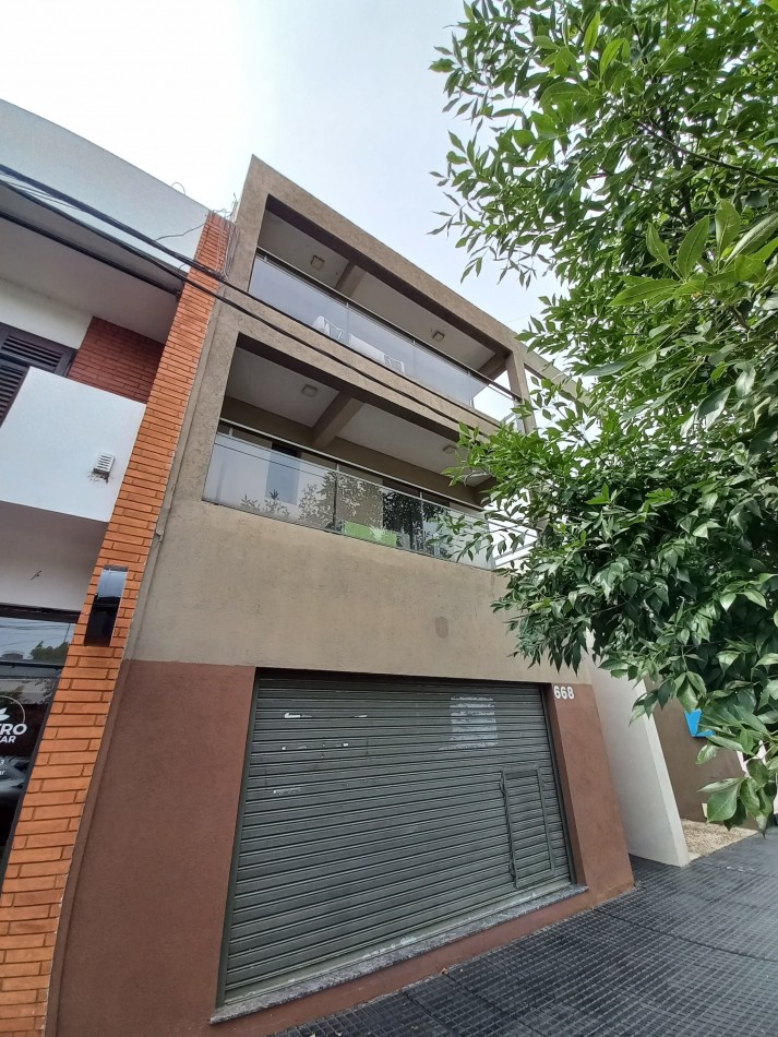 Depto. de 1 dormitorio y cochera en Juan B Justo 668