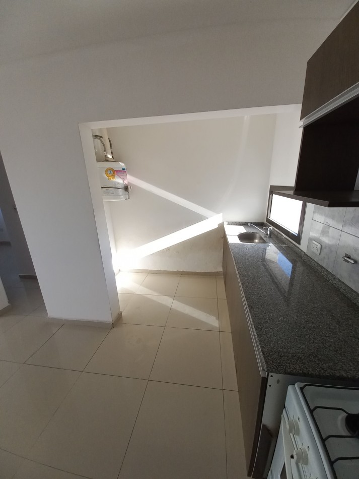 Depto. de 1 dormitorio y cochera en Juan B Justo 668