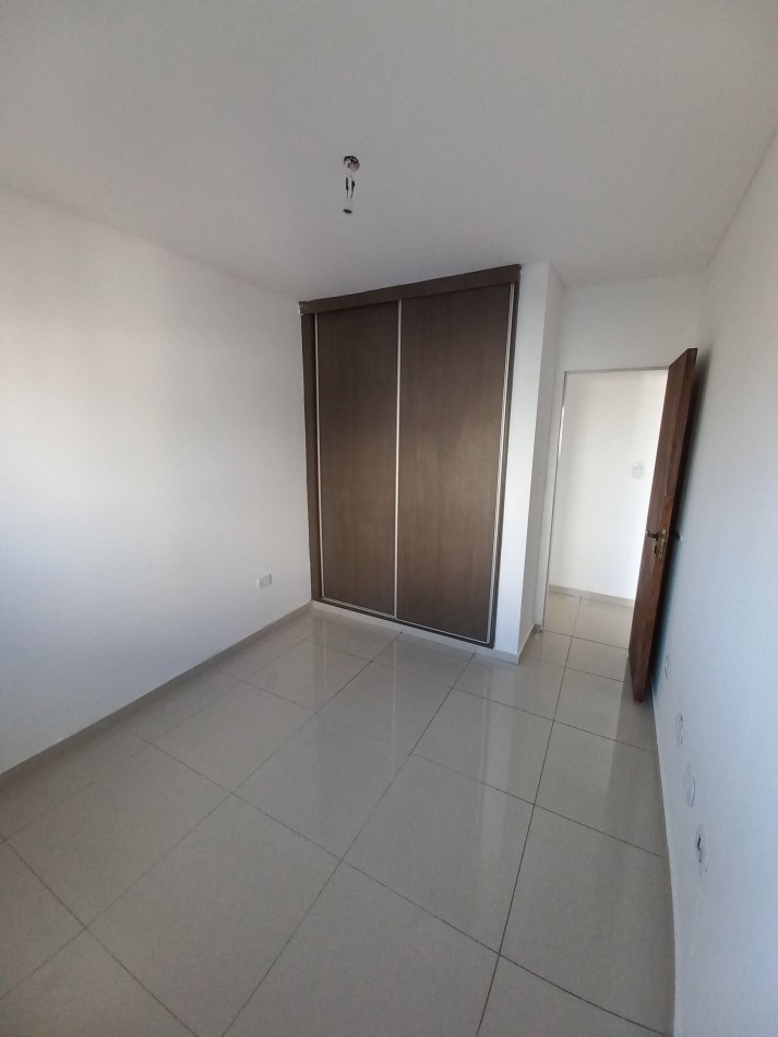 Depto. de 1 dormitorio y cochera en Juan B Justo 668
