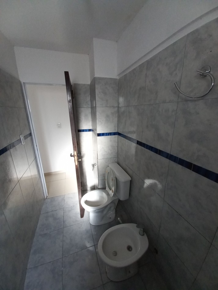 Depto. de 1 dormitorio y cochera en Juan B Justo 668