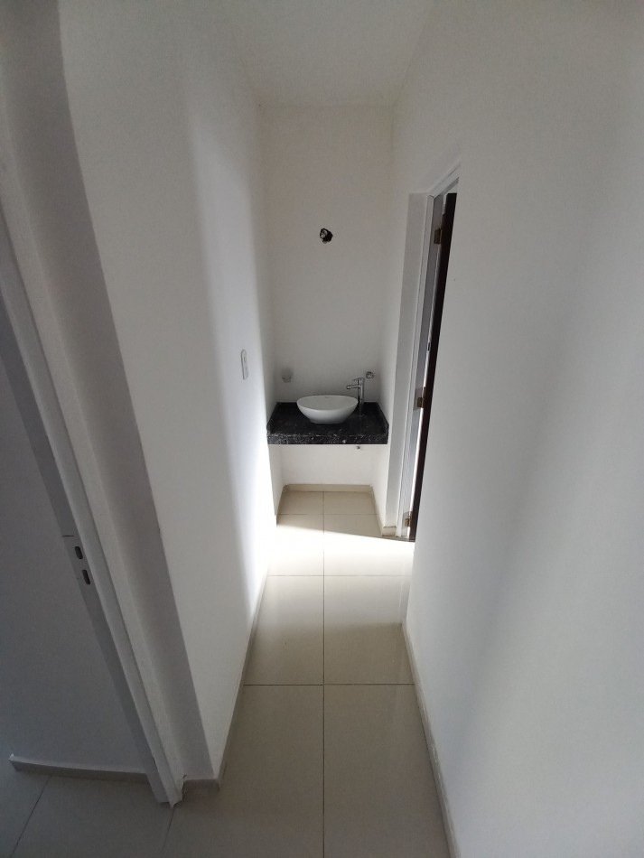Depto. de 1 dormitorio y cochera en Juan B Justo 668