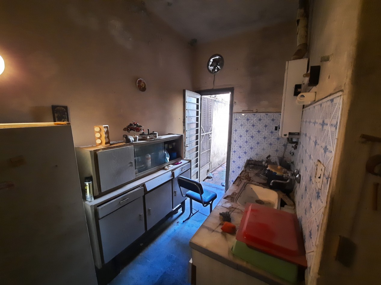 Casa de dos dormitorios a reciclar en Lavalle 80