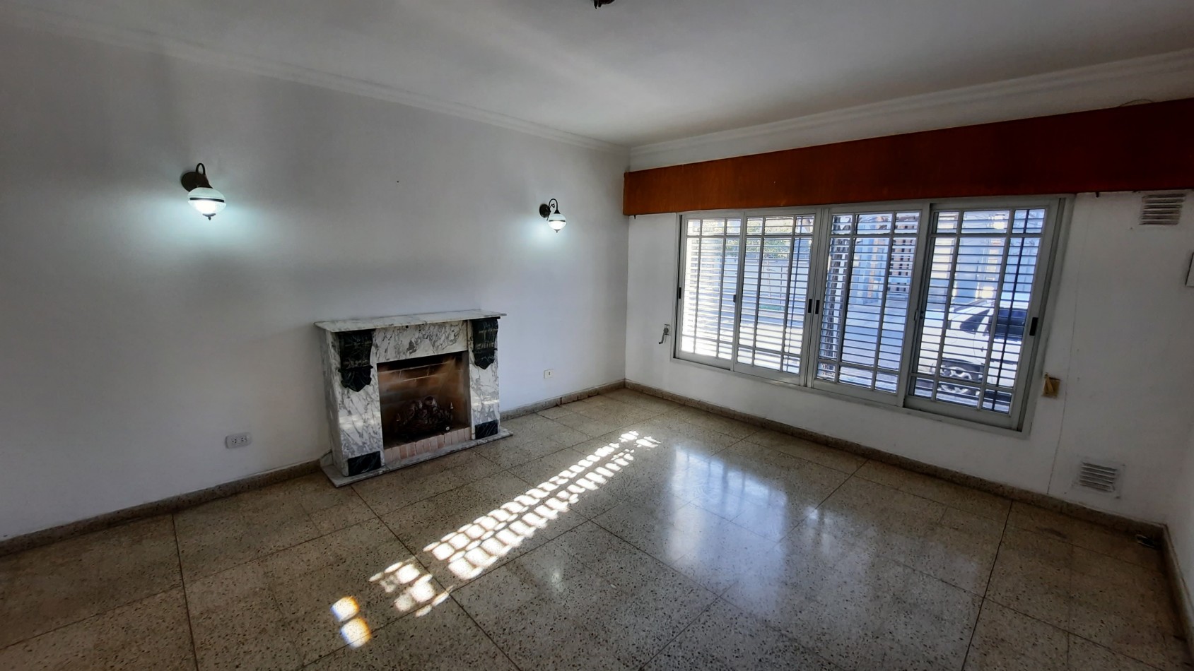 Casa de 4 dormitorios. Alvear 185