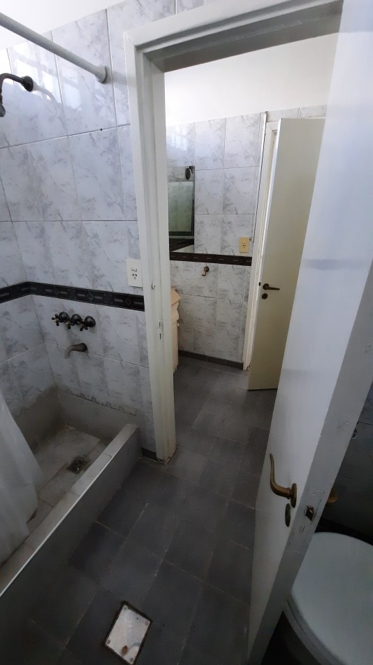 Casa de 4 dormitorios. Alvear 185