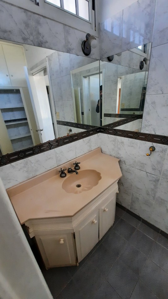 Casa de 4 dormitorios. Alvear 185