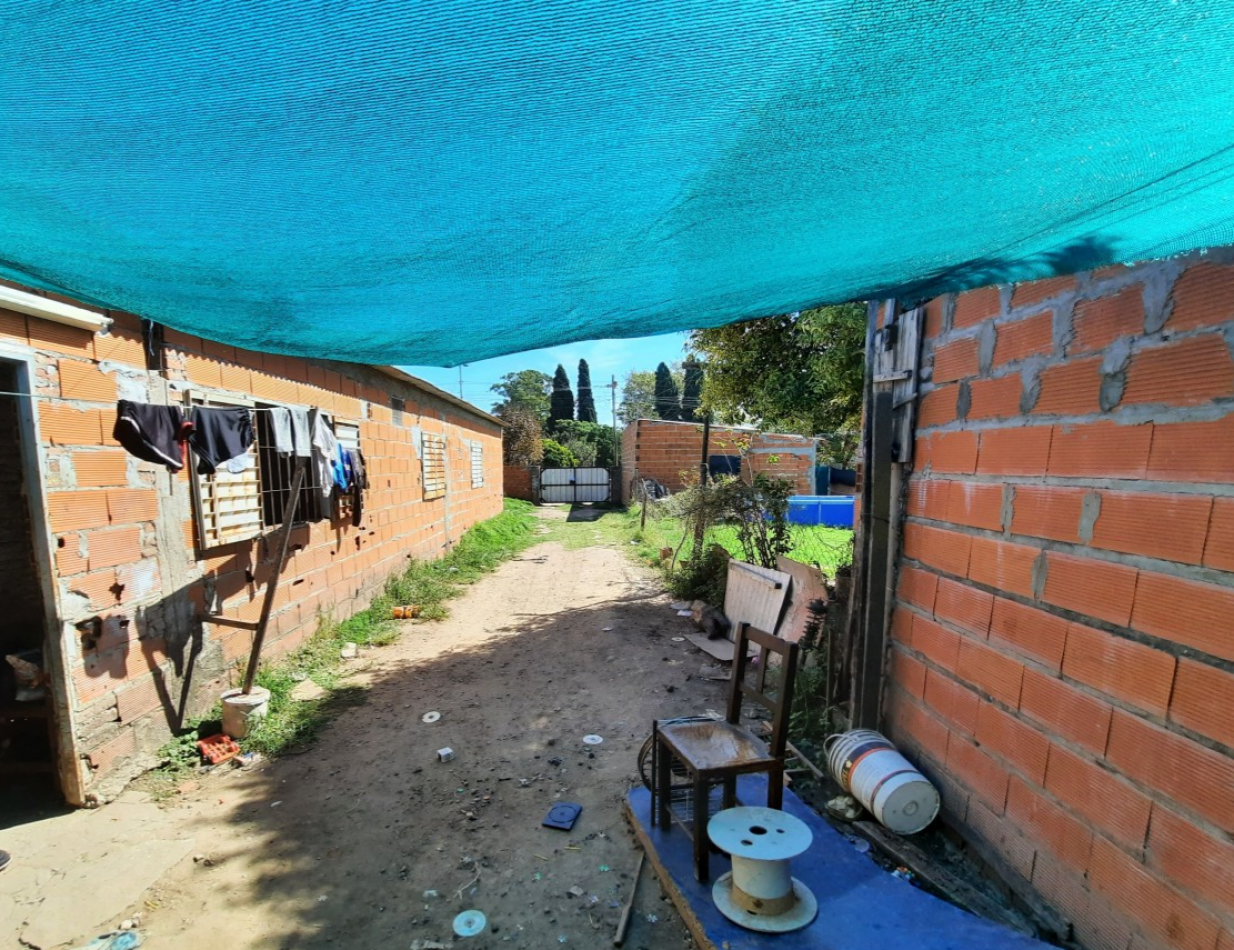 Casa de 2 dorm. a terminar con galpon. Leon Guruciaga 1090