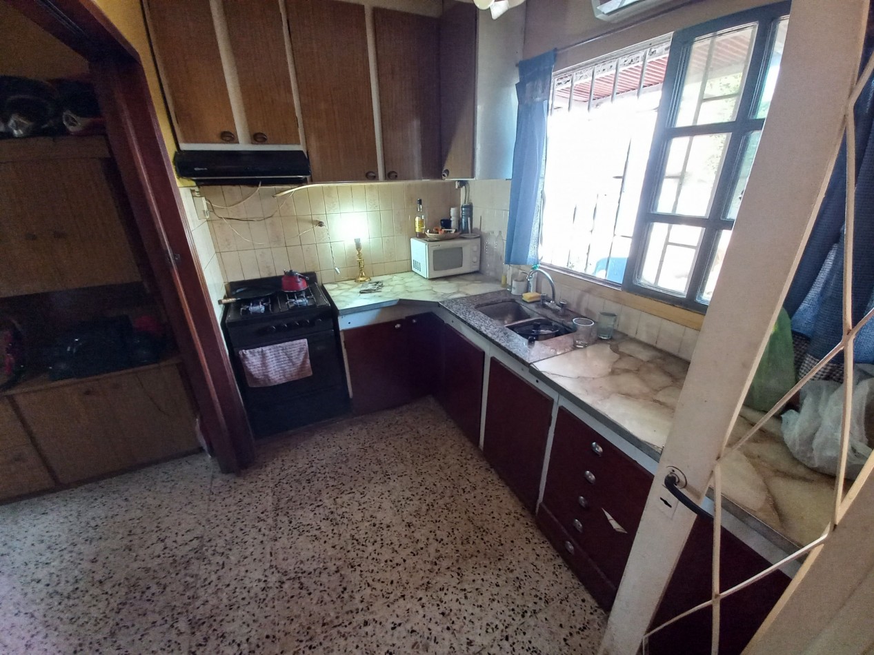 Casa de 2 dormitorios y dep. en Barrio Urquiza