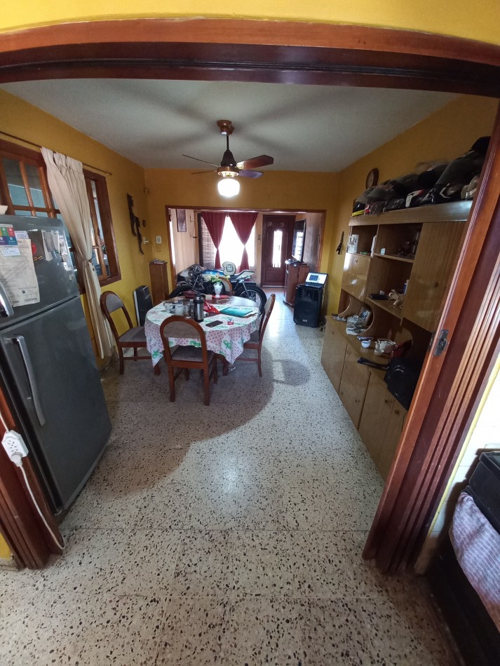 Casa de 2 dormitorios y dep. en Barrio Urquiza