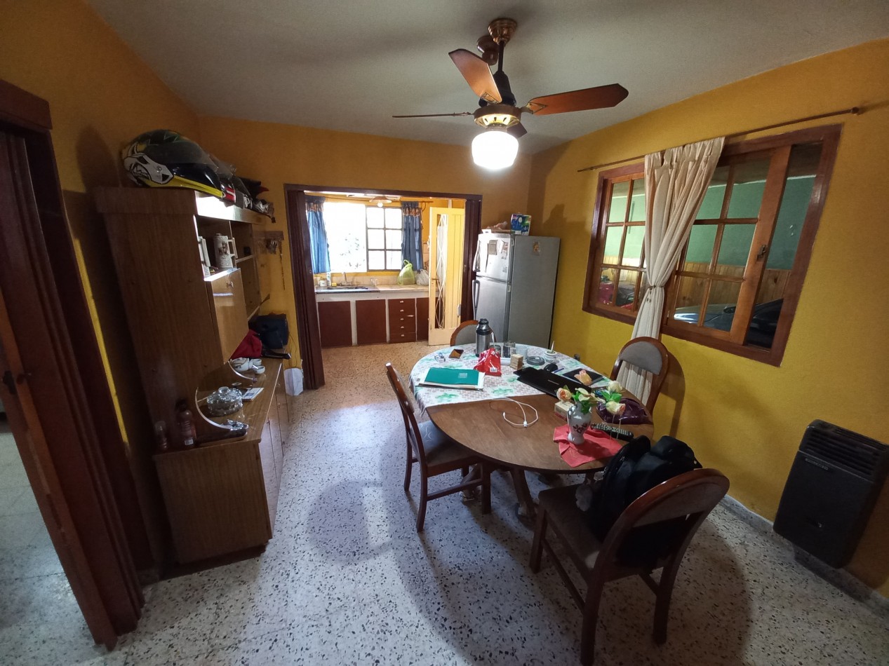Casa de 2 dormitorios y dep. en Barrio Urquiza