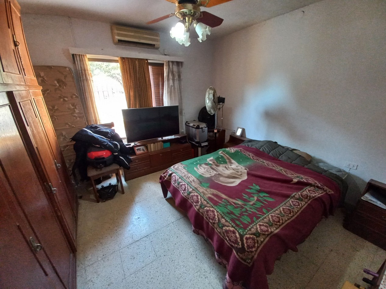Casa de 2 dormitorios y dep. en Barrio Urquiza