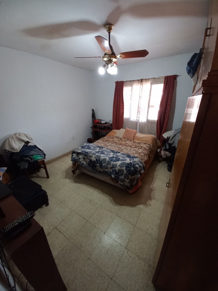 Casa de 2 dormitorios y dep. en Barrio Urquiza