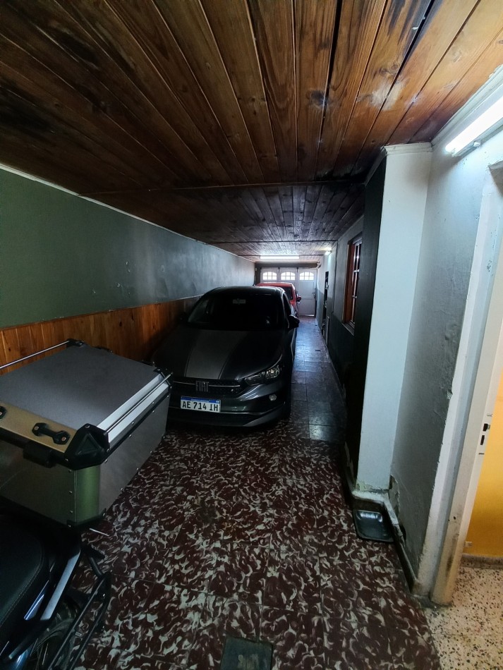 Casa de 2 dormitorios y dep. en Barrio Urquiza