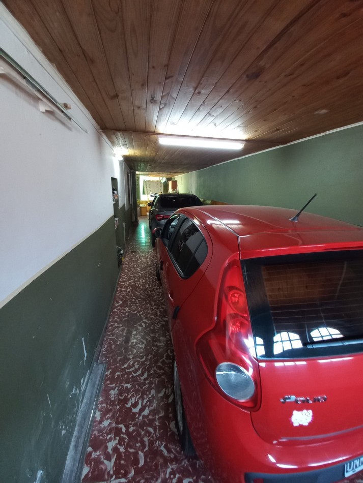 Casa de 2 dormitorios y dep. en Barrio Urquiza