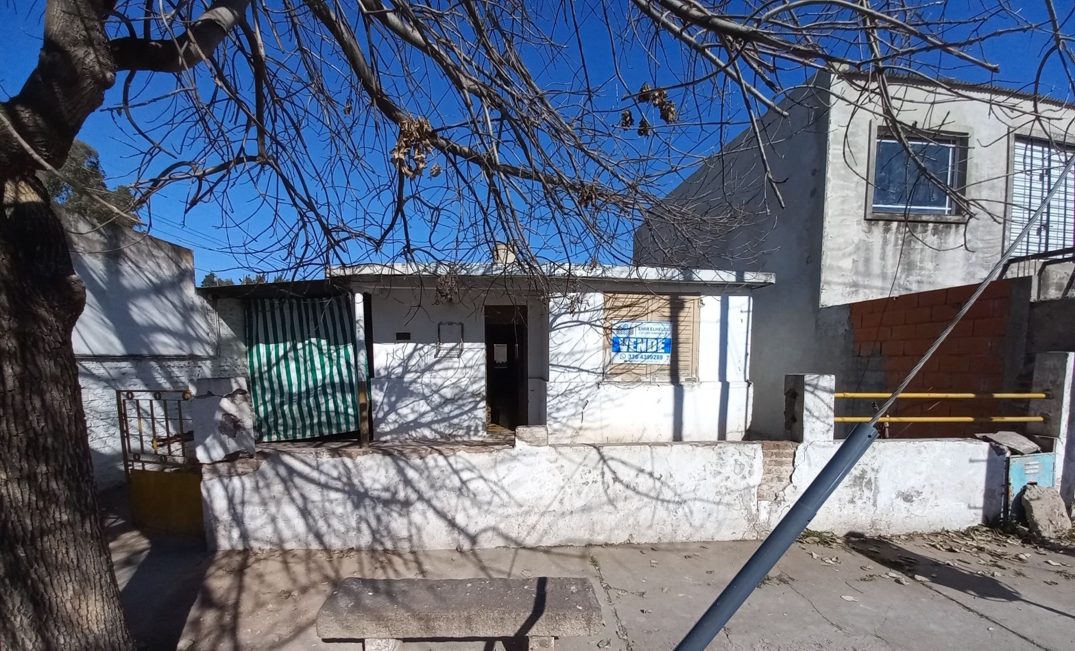 Casa a reciclar de 2 dormitorios, mas depto. en Barrio Quimica