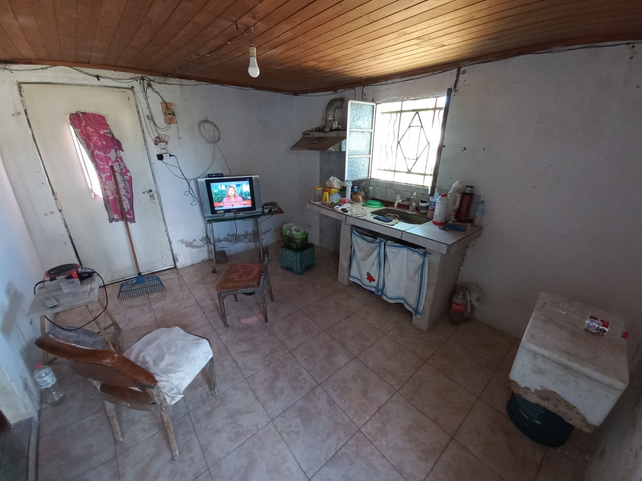 Casa de 2 dormitorios en gran lote en Villa Canto