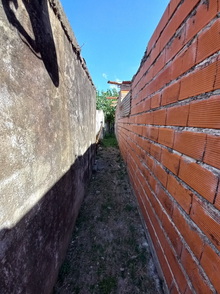 Casa de 2 dormitorios en gran lote en Villa Canto