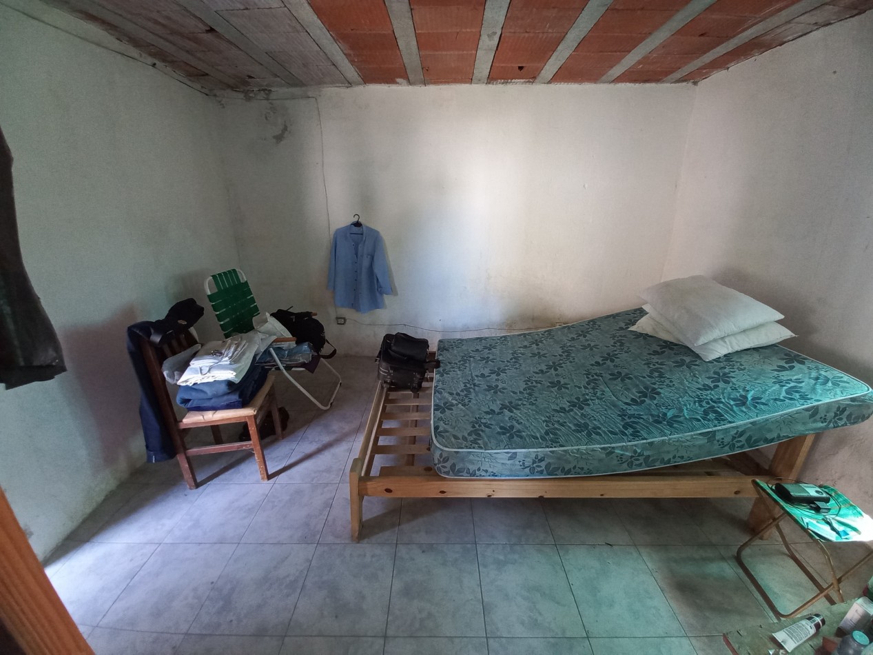 Casa de 2 dormitorios en gran lote en Villa Canto