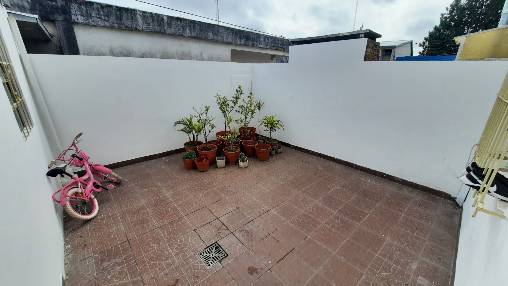 Duplex de 4 dormitorios y cochera en Roca 237