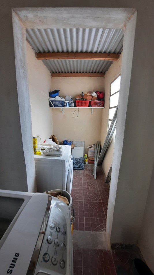 Duplex de 4 dormitorios y cochera en Roca 237