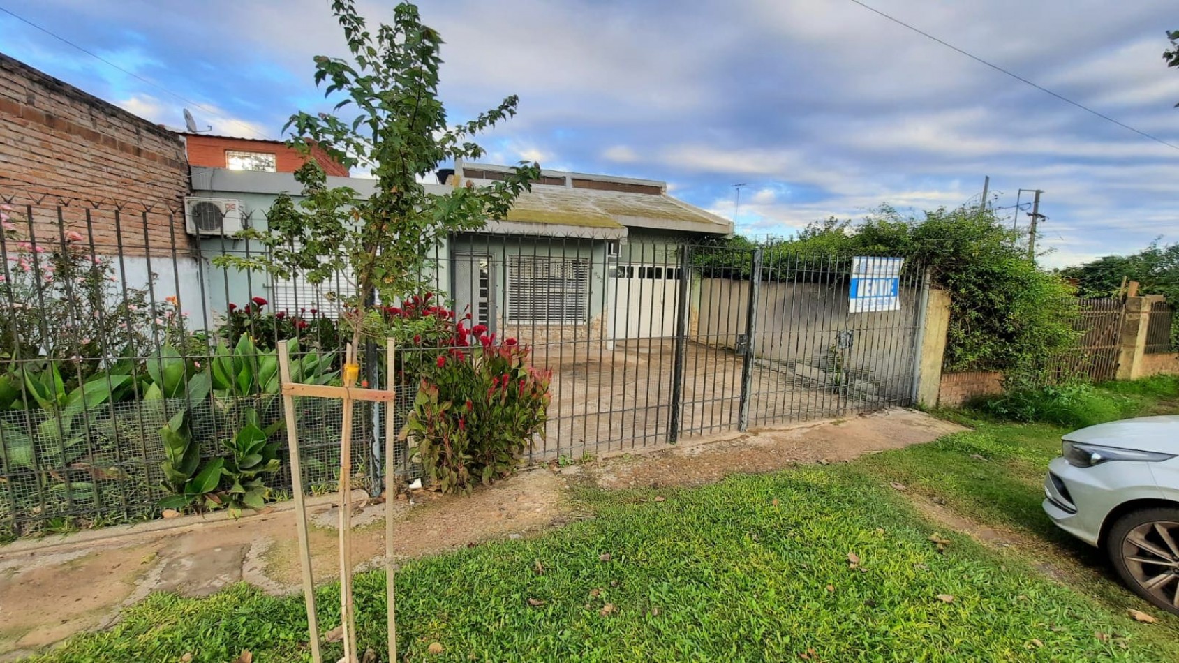 Casa de 2 dormitorios y dep. en Pres. Illia 892