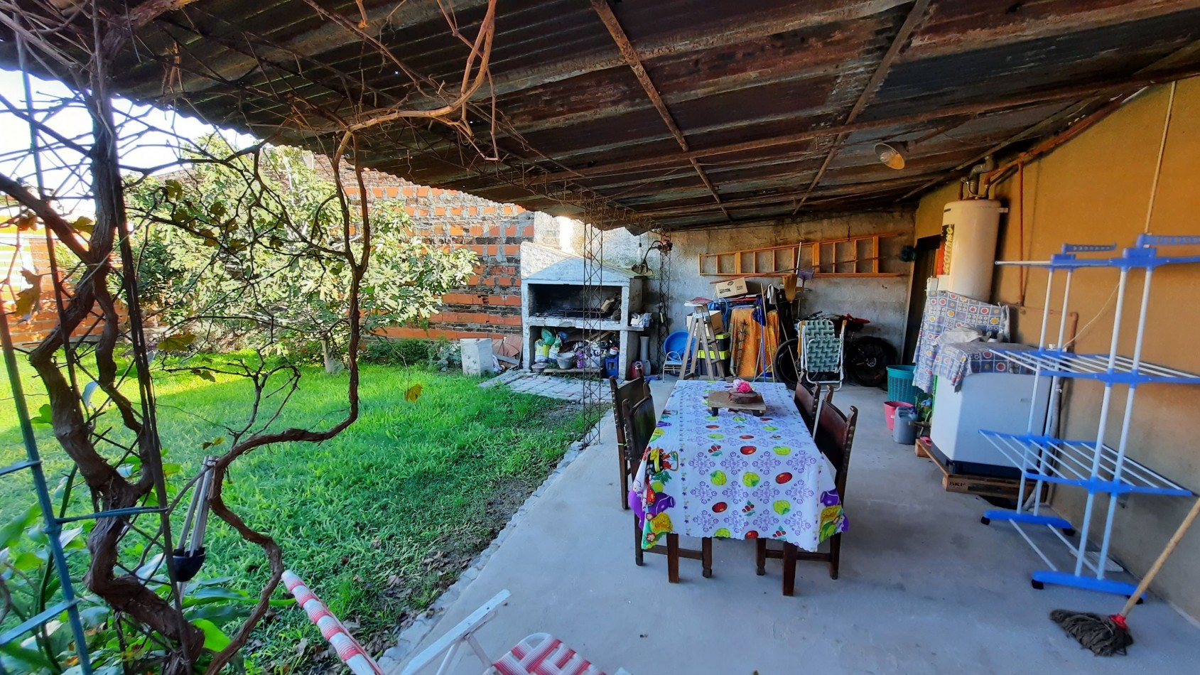 Casa de 2 dormitorios y dep. en Pres. Illia 892