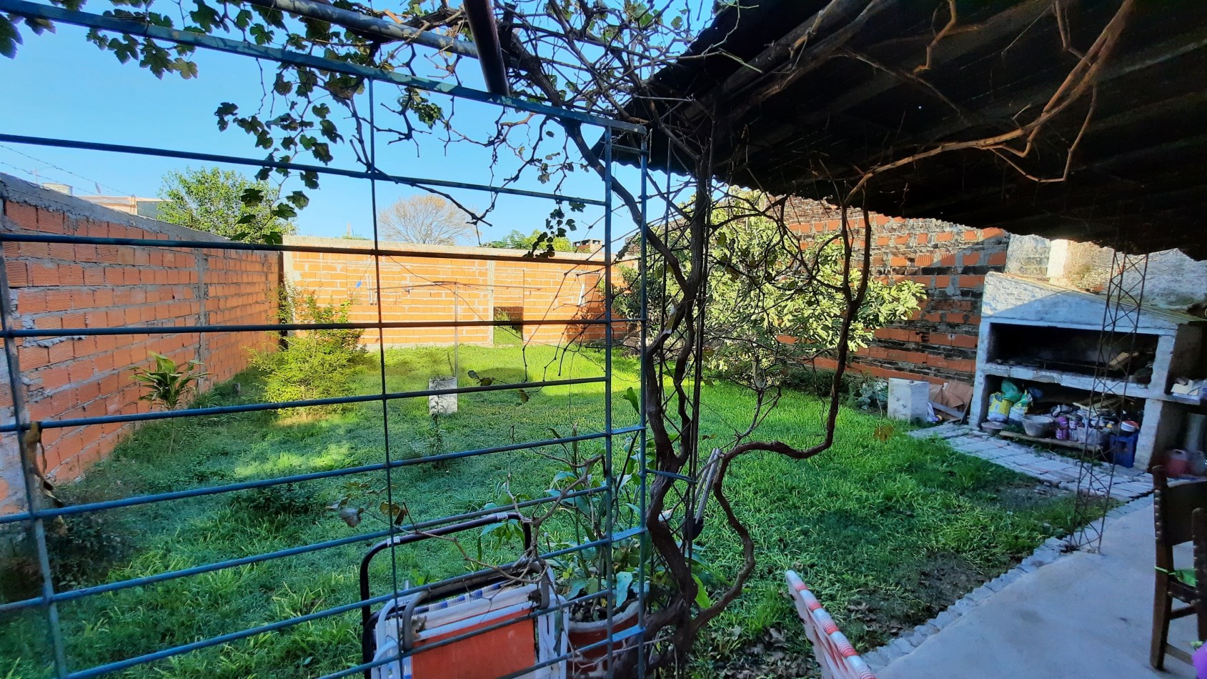 Casa de 2 dormitorios y dep. en Pres. Illia 892