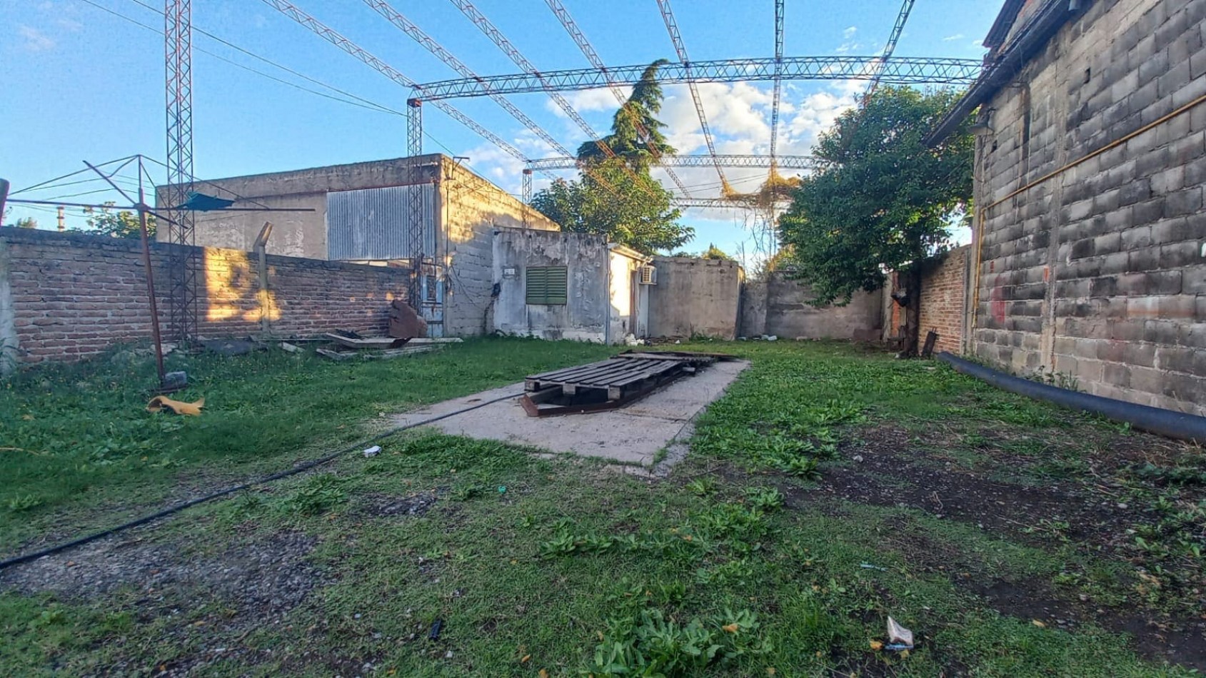 Gran Lote en ideal Inversion en Rivadavia 1057
