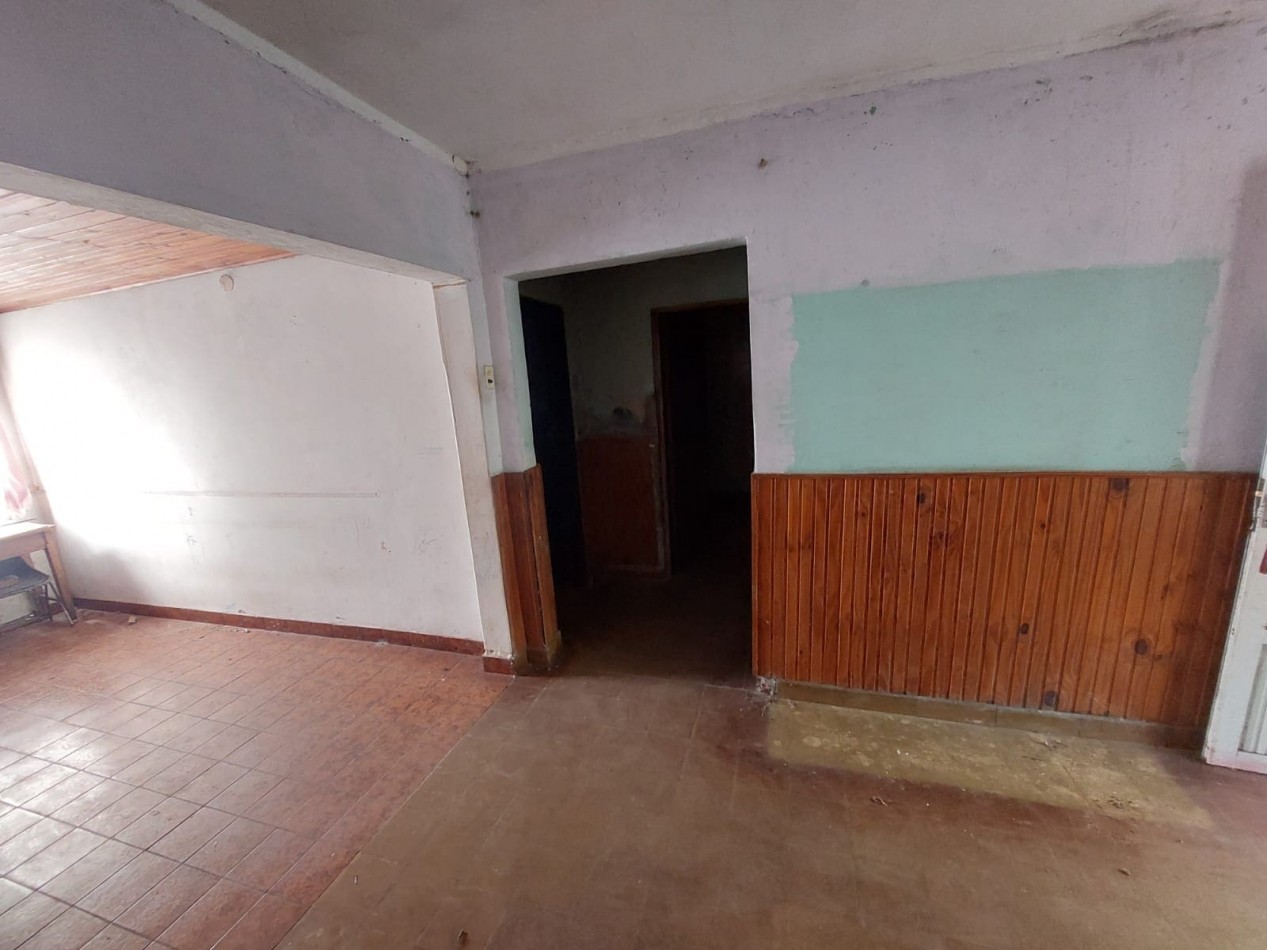 Casa de dos dormitorios a reciclar en Barrio Saavedra - Retasada