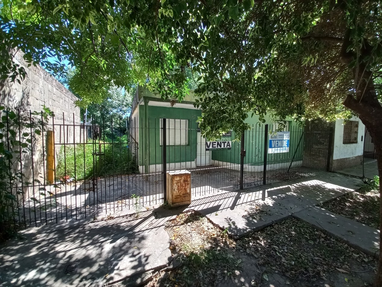 Casa de dos dormitorios a reciclar en Barrio Saavedra - Retasada