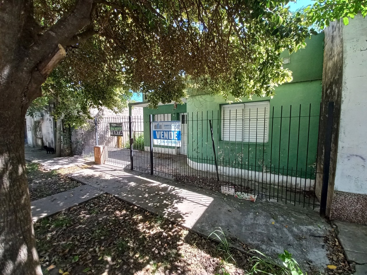 Casa de dos dormitorios a reciclar en Barrio Saavedra - Retasada