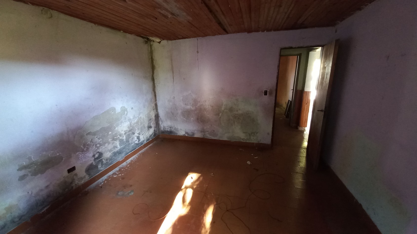 Casa de dos dormitorios a reciclar en Barrio Saavedra - Retasada