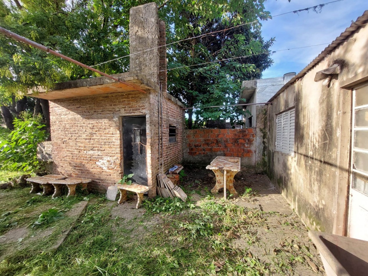 Casa de dos dormitorios a reciclar en Barrio Saavedra - Retasada