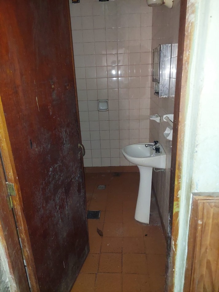 Casa de dos dormitorios a reciclar en Barrio Saavedra - Retasada