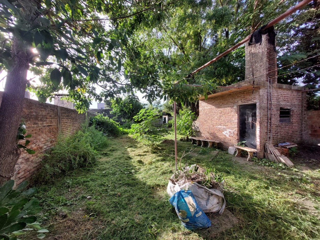 Casa de dos dormitorios a reciclar en Barrio Saavedra - Retasada