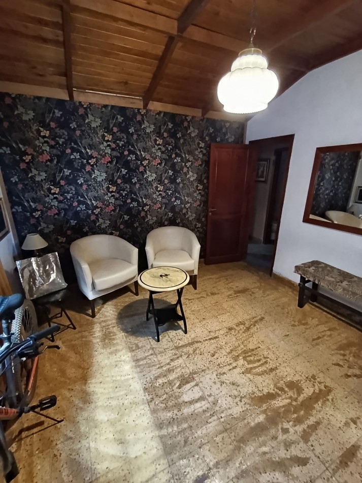 Casa de 3 dormitorios y dependencias en Moreno 216