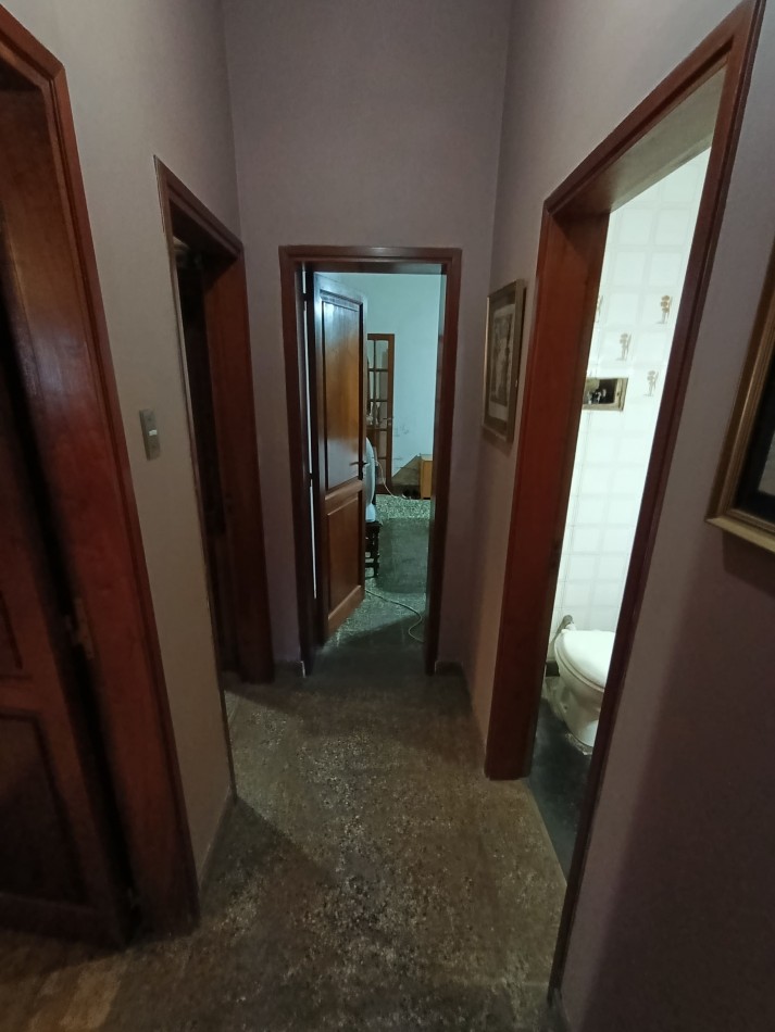 Casa de 3 dormitorios y dependencias en Moreno 216