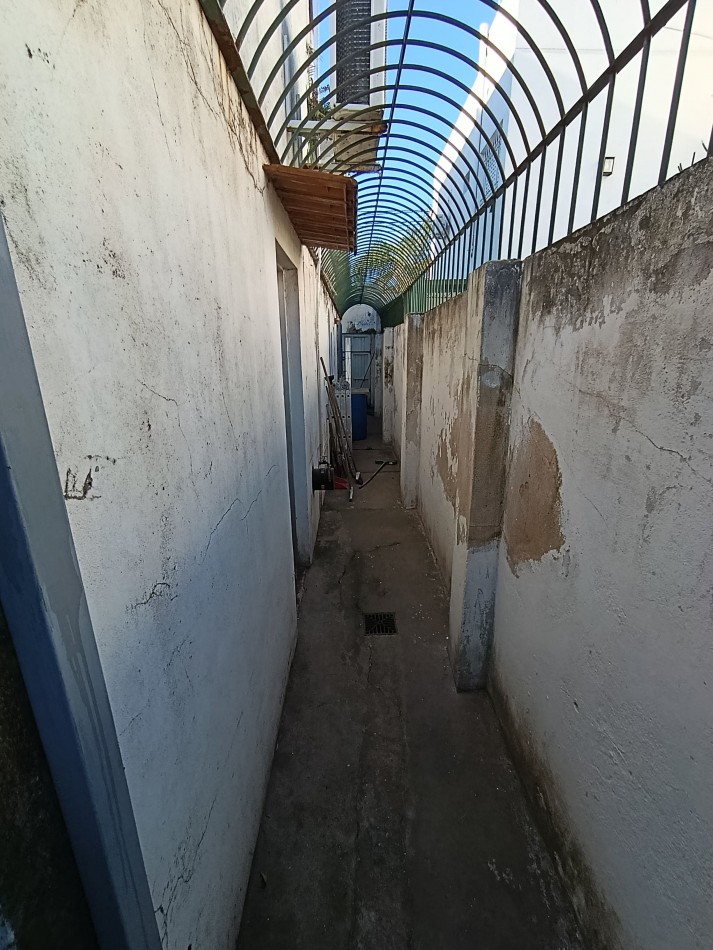 Casa de 3 dormitorios y dependencias en Moreno 216