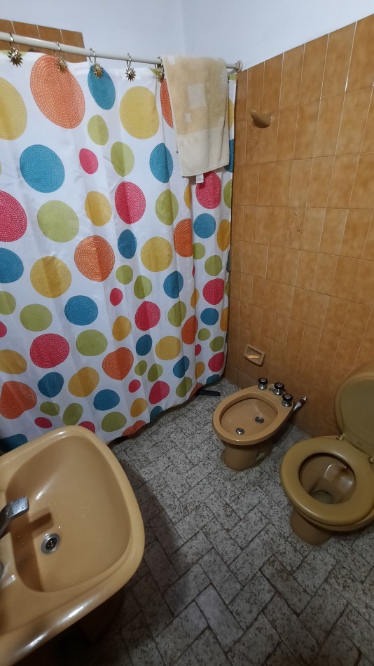 Casa de 3 dormitorios y dependencias en Barrio 9 de Julio