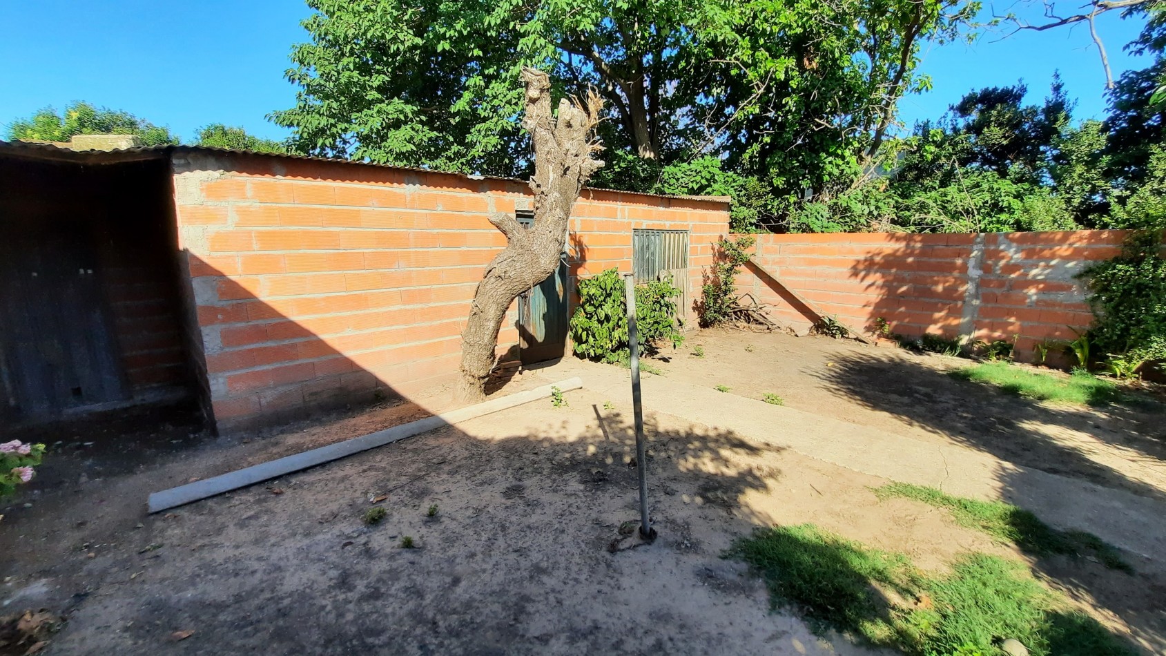 Casa de 3 dormitorios y dependencias en Barrio 9 de Julio