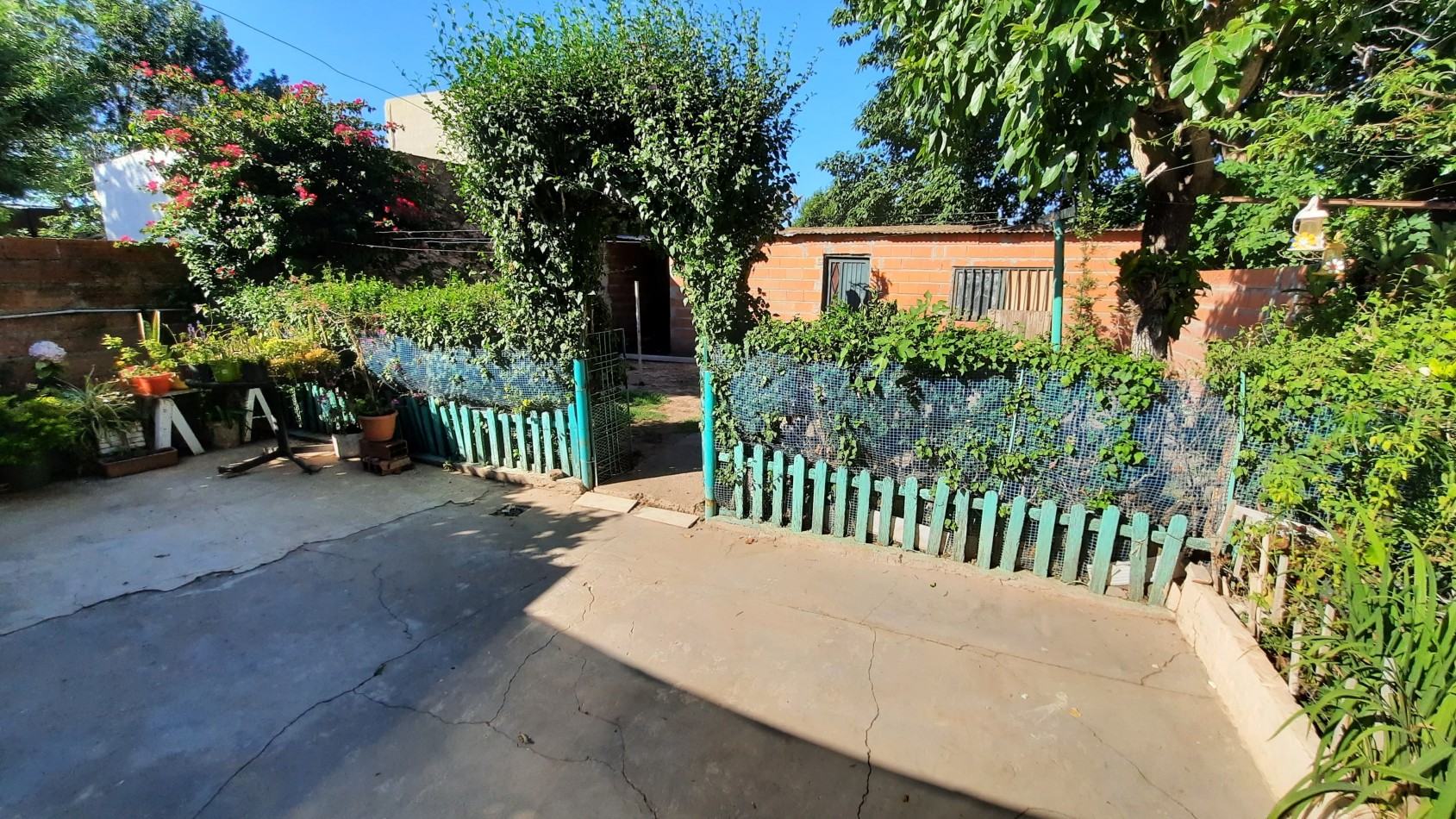 Casa de 3 dormitorios y dependencias en Barrio 9 de Julio