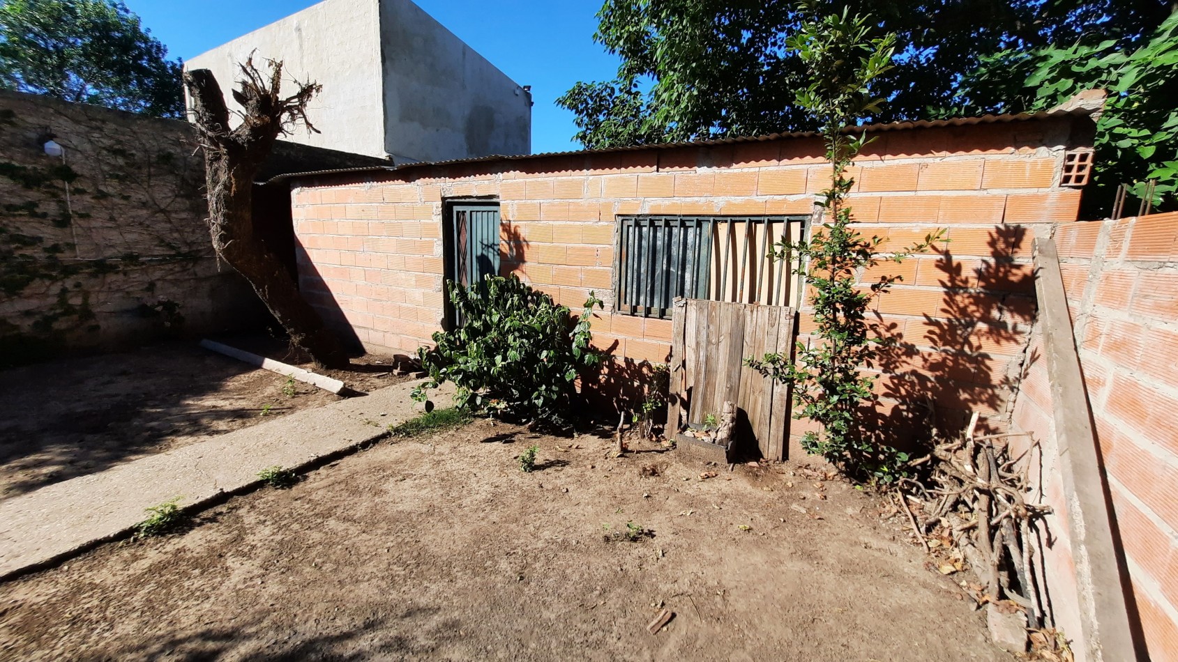 Casa de 3 dormitorios y dependencias en Barrio 9 de Julio