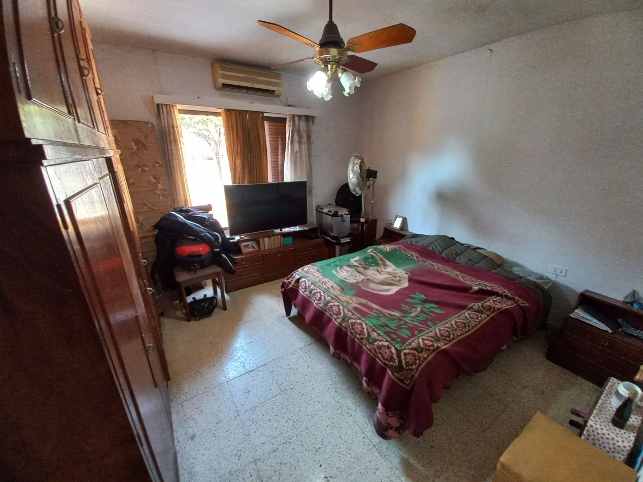 Casa de 2 dormitorios y dep. en Barrio Urquiza